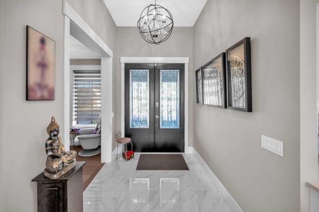 904 East Lakeview Road, Home with 3 bedrooms, 2 bathrooms and 4 parking in Chestermere AB | Image 2