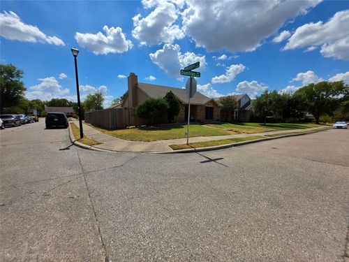 9420 Dumfries Dr, Dallas, TX, 75227-4747 | Card Image