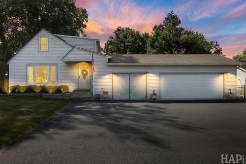 7203 Mohawk Dr, Wonder Lake, IL, 60097-8359 | Card Image