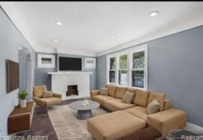Living room virtually staged | Image 4