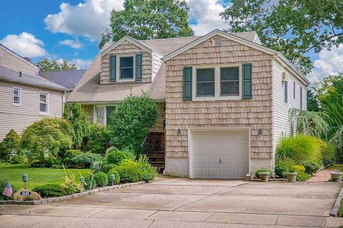 56 Adair Ct, Malverne, NY, 11565-1055 | Card Image