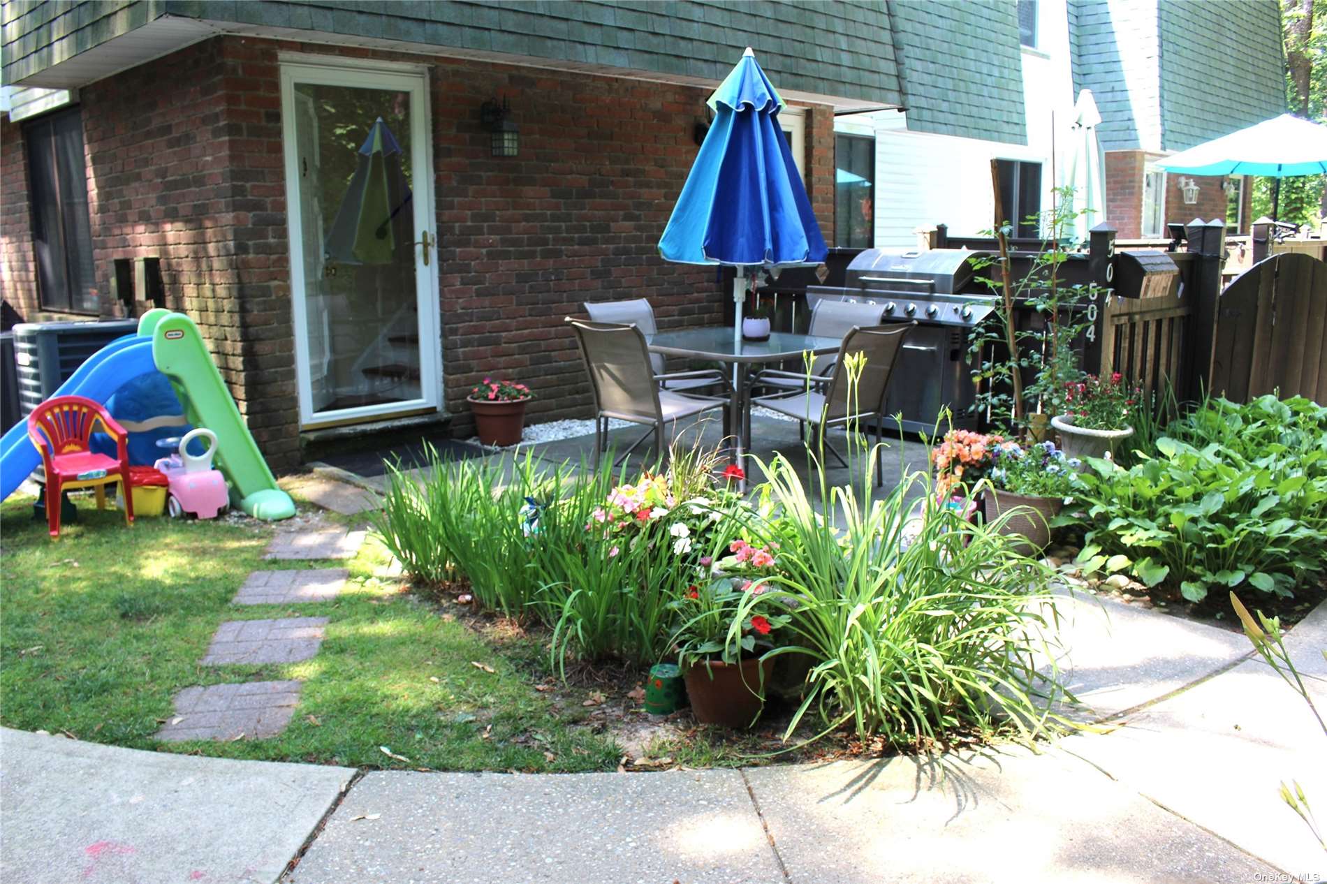 Daryl Dr, Medford, NY 11763
