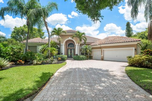 911 Forest Glen Ln, Wellington, FL, 33414-6350 | Card Image