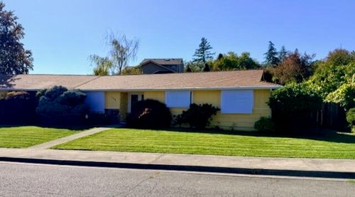 108 Nw Sunhill Dr, Grants Pass, OR, 97526-1135 | Card Image