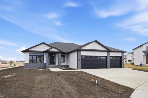 927 50th Ave W, West Fargo, ND, 58078-7217 | Card Image