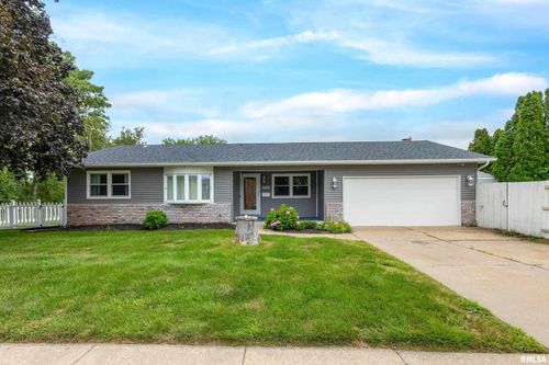 3205 N Pine St, Davenport, IA, 52804-1440 | Card Image