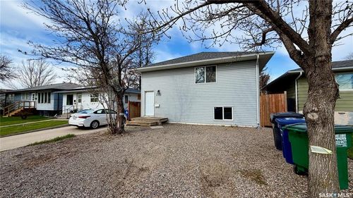 215 V Avenue N, Saskatoon, SK, S7L3E5 | Card Image