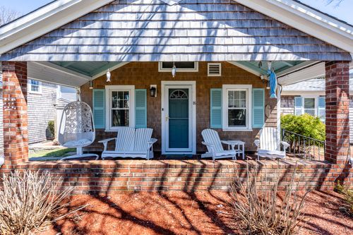 8 Quinsigamond Ave, Falmouth, MA, 02540-4013 | Card Image