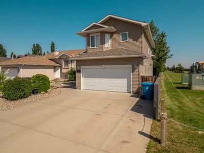 35 Fairmont Gate S, House detached with 4 bedrooms, 3 bathrooms and 4 parking in Lethbridge AB | Image 2