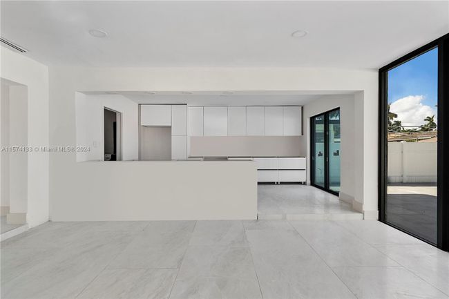 1115 N Northlake Dr, House other with 3 bedrooms, 3 bathrooms and null parking in Hollywood FL | Image 9