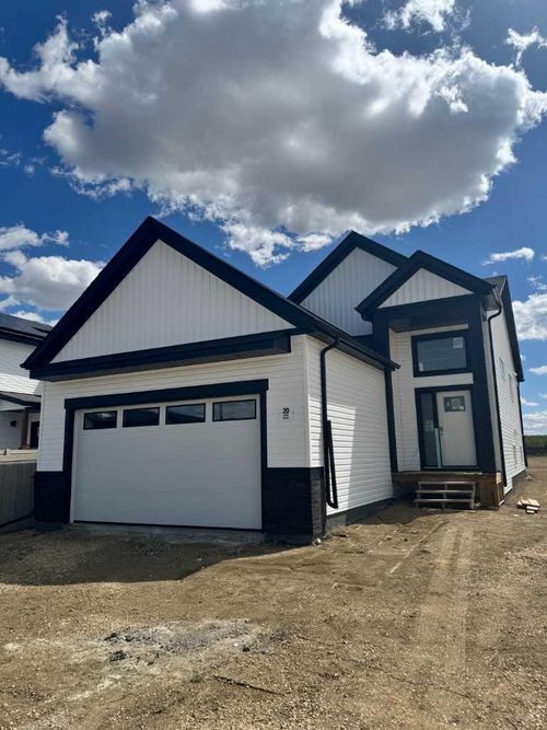 20 Ian Way, Sylvan Lake, AB, T4S0W5 | Card Image