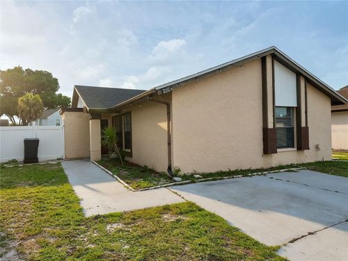 10539 Parkcrest Dr, TAMPA, FL, 33624-5023 | Card Image