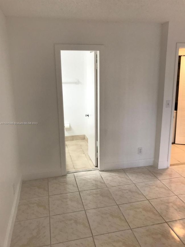 113B - 3016 Coral Ridge Dr, Condo with 2 bedrooms, 2 bathrooms and null parking in Coral Springs FL | Image 7