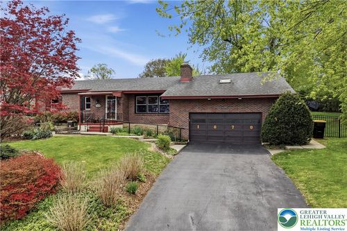 1670 Lindberg St, Bethlehem, PA, 18020-6452 | Card Image