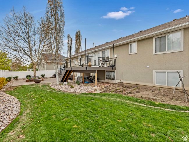 Great yard with mature landscaping. | Image 36