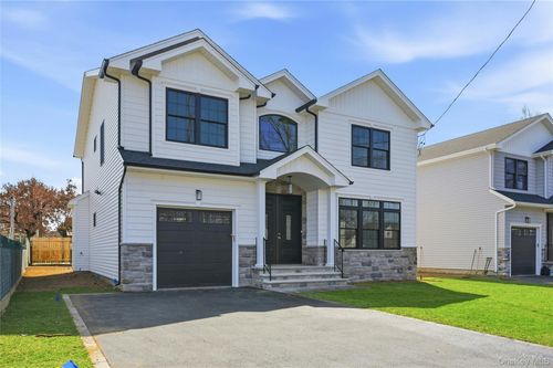 3390 Woodward Ave, Wantagh, NY, 11793-4032 | Card Image