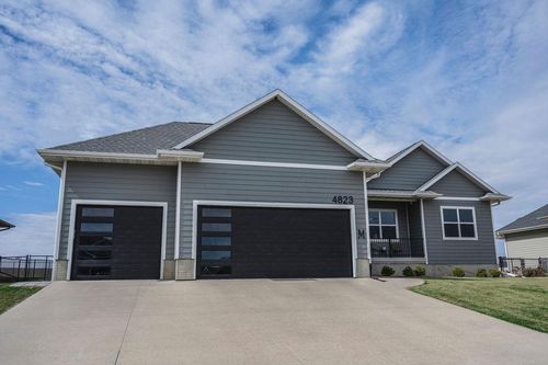 4823 Ironwood Dr, Cedar Falls, IA, 50613-8168 | Card Image