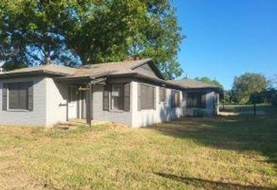 550 E Main Street, House other with 4 bedrooms, 2 bathrooms and null parking in Fairfield TX | Image 2