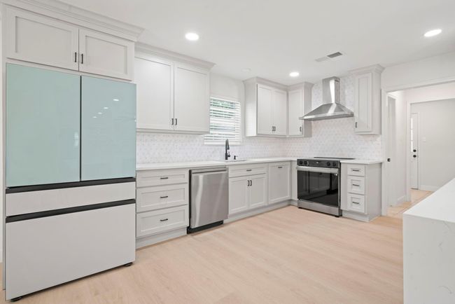 8215 Twining Oaks Ln, House other with 5 bedrooms, 4 bathrooms and 3 parking in Spring TX | Image 16