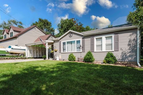 109 Hilldale Rd, Fox Lake, IL, 60020-1720 | Card Image