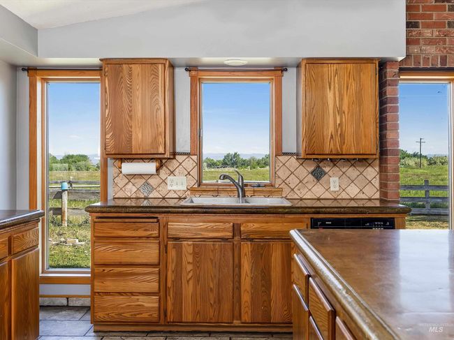 1872 E 1750 S, House other with 4 bedrooms, 3 bathrooms and 2 parking in Gooding ID | Image 23