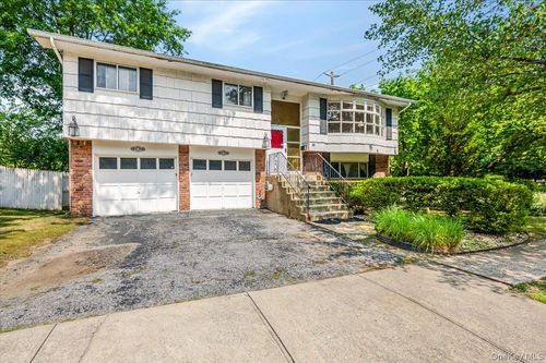 33 Gaines St, Huntington, NY, 11743-3525 | Card Image