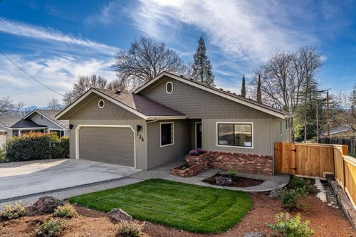 736 Ne Oregon Ave, Grants Pass, OR, 97526-3563 | Card Image