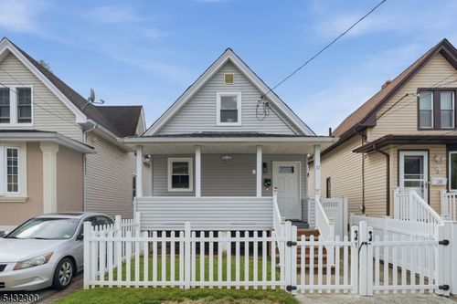 32 Willard St, Garfield, NJ, 07026-3355 | Card Image
