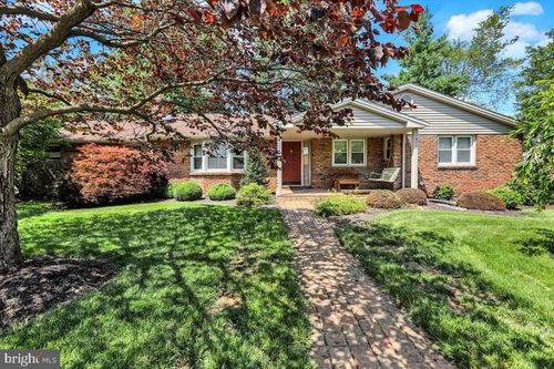 9 School Ln, LEBANON, PA, 17042-8017 | Card Image