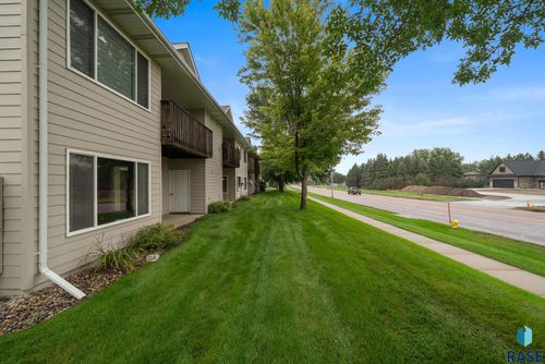 39-7111 56th St Street, Sioux Falls, SD, 57106 | Card Image