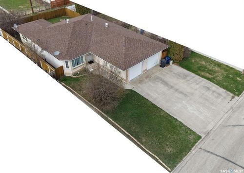 613 9th Ave W, Nipawin, SK, S0E1E0 | Card Image