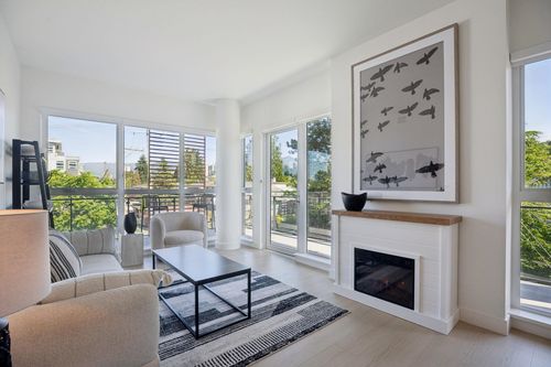 321-422 E 3rd St, North Vancouver, BC, V7L0K1 | Card Image