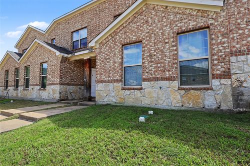 1922 Timber Oaks Dr, Garland, TX, 75040-1232 | Card Image