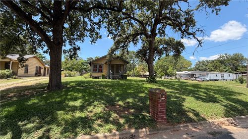 207 E Davis Street, Hearne, TX, 77859 | Card Image