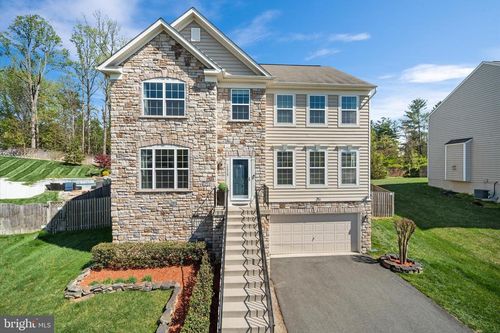 15929 Eagle Feather Dr, WOODBRIDGE, VA, 22191-6112 | Card Image