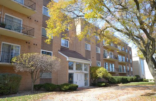 apt-305-9620 S Komensky Ave, Oak Lawn, IL, 60453-3359 | Card Image