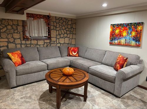 6161 79th St, Middle Village, NY, 11379-1337 | Card Image