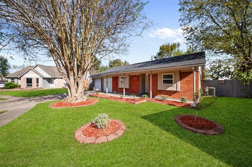 8606 Parkhill Forest Dr, Houston, TX, 77088-2327 | Card Image