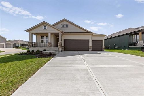 31401 W 85th Ter, De Soto, KS, 66018-9103 | Card Image