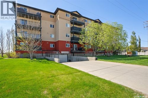 100 1st Ave N, Warman, SK, S0K0A1 | Card Image