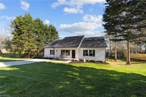 226 W Glendale Ave, Mount Holly, NC, 28120-1637 | Card Image