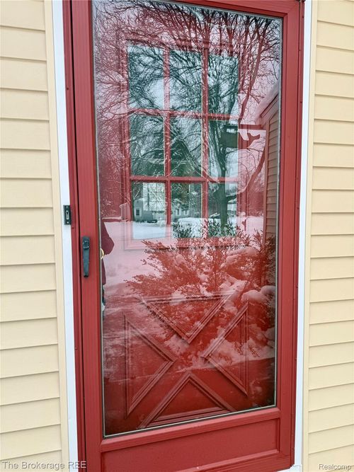 1295 W Fairview Ln, Rochester Hills, MI, 48306-4137 | Card Image