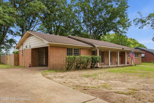 204 Porter St, Senatobia, MS, 38668-1915 | Card Image