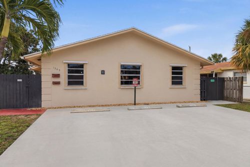 a-1565 W 28th St, Riviera Beach, FL, 33404-4095 | Card Image