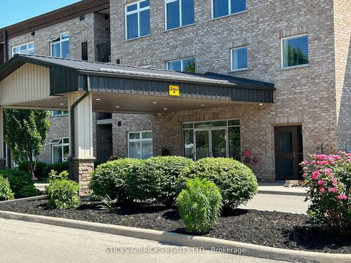 111-4644 Pettit Ave, Niagara Falls, ON, L2E0B4 | Card Image