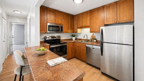 1660 N Prospect Ave, Milwaukee, WI, 53202-2400 | Card Image