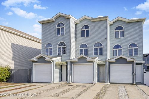 18 Saint Johns Ave, Staten Island, NY, 10305-3024 | Card Image