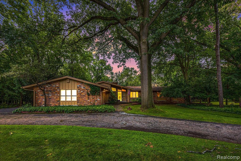 Dennison Rd, Franklin, MI 48025 #1