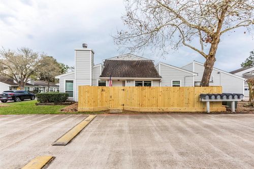 21 Hideaway Dr, Friendswood, TX, 77546-4868 | Card Image