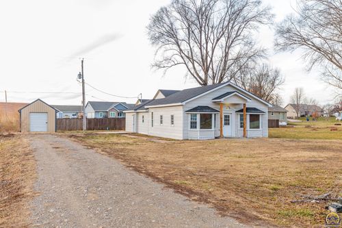 201 Pierce St, Maple Hill, KS, 66507-9075 | Card Image